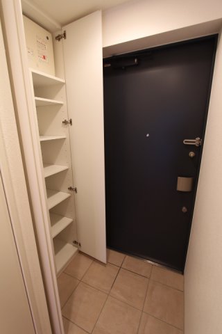 玄関　※参考写真