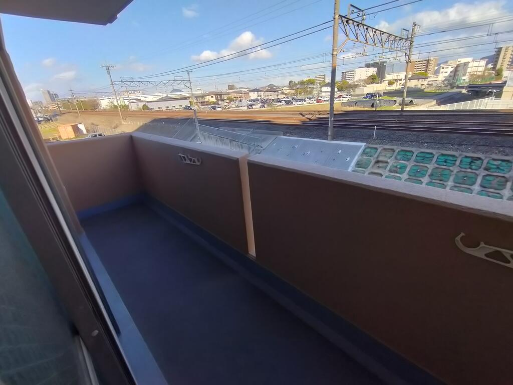バルコニー　※同建物の別のお部屋の写真です。
