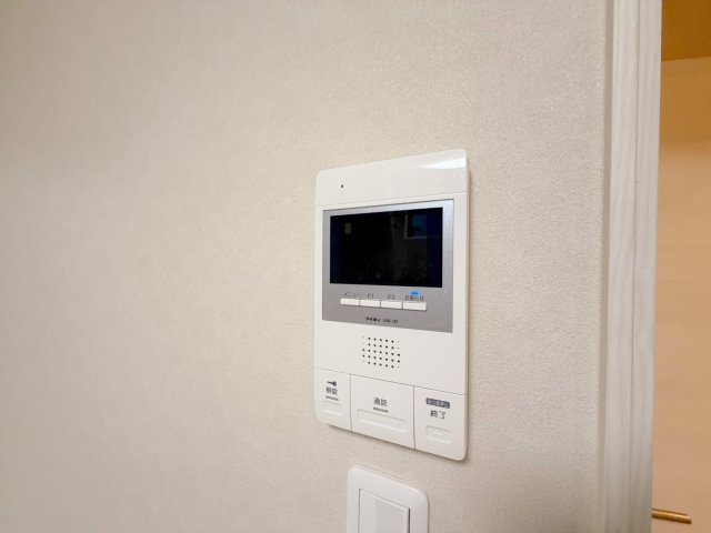 セキュリティ　TVモニターホンで来客が誰か確認してから開けて下さいね