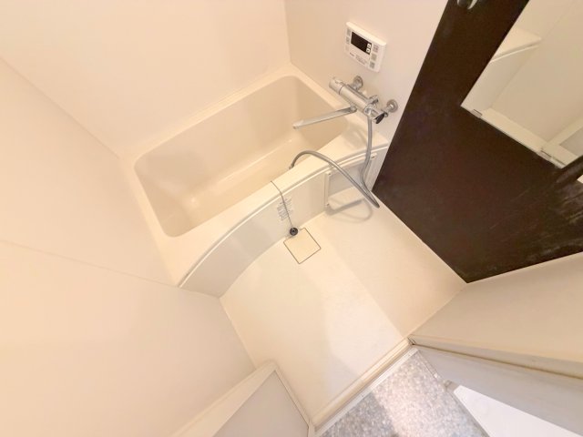 バス・シャワールーム　広めのお風呂は一日の疲れを癒してくれます。