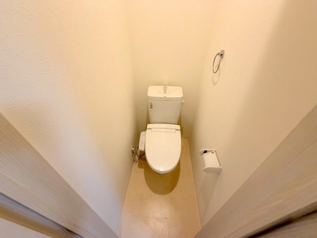 トイレ　綺麗なトイレにはウォシュレット標準装備です。