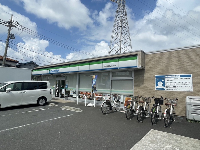 コンビニ　ファミリーマート（コンビニ）まで600m