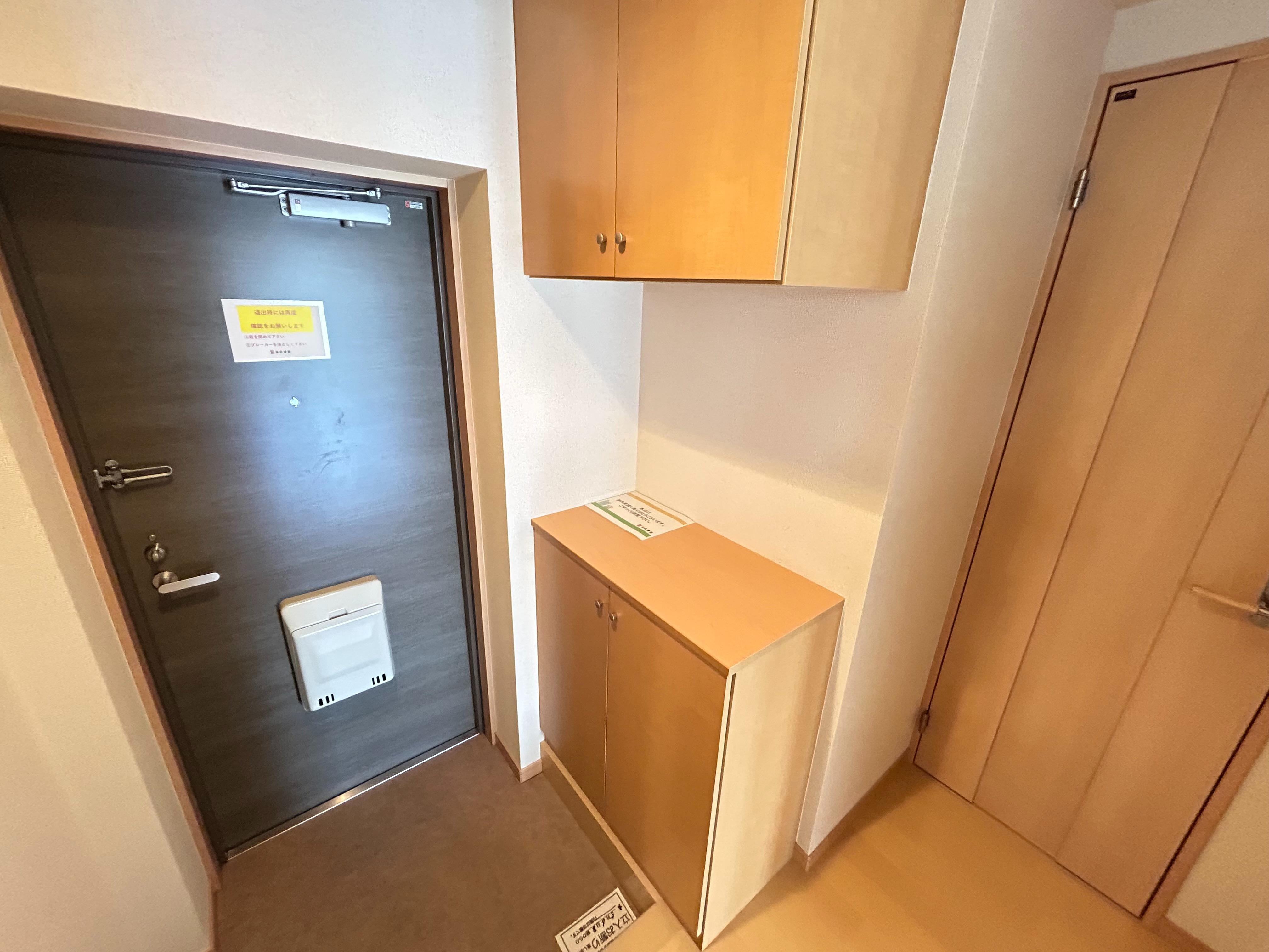玄関　同じ建築会社のイメージ写真になります。