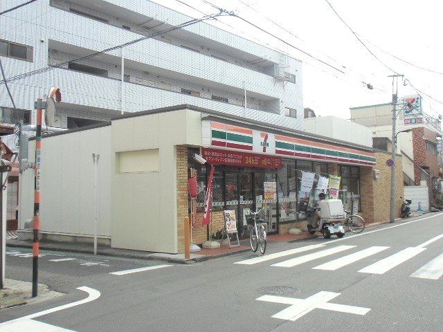 コンビニ　セブンイレブン（コンビニ）まで300m