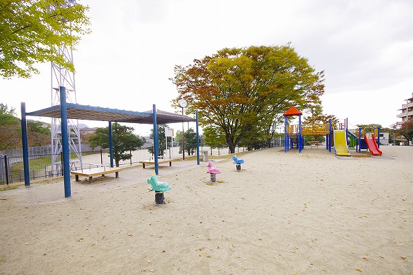 公園　☆萩ヶ丘公園（公園）まで860m