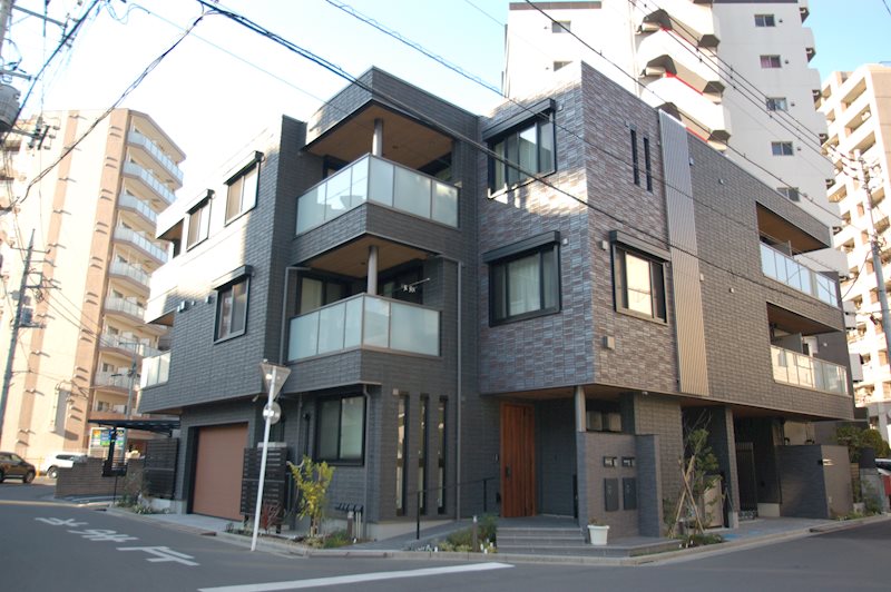 建物外観　太陽光発電可
