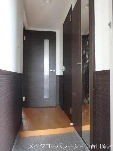 玄関　写真は同型タイプ