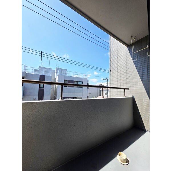 バルコニー　※写真は別号室です。