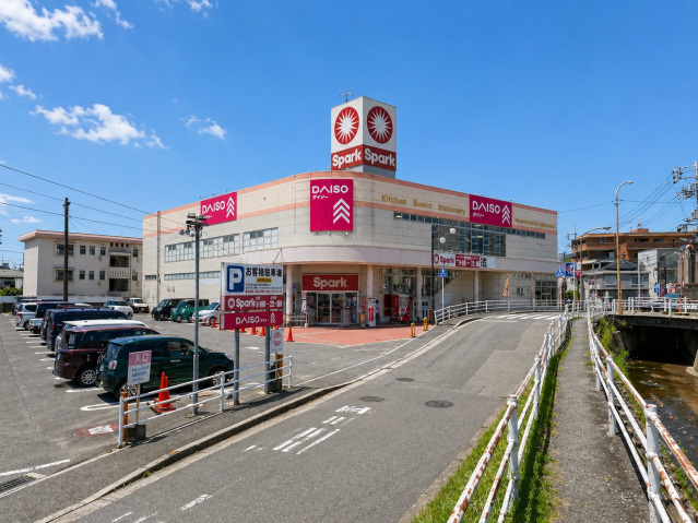 ショッピングセンター　ダイソースパーク佐方店（ショッピングセンター）まで357m