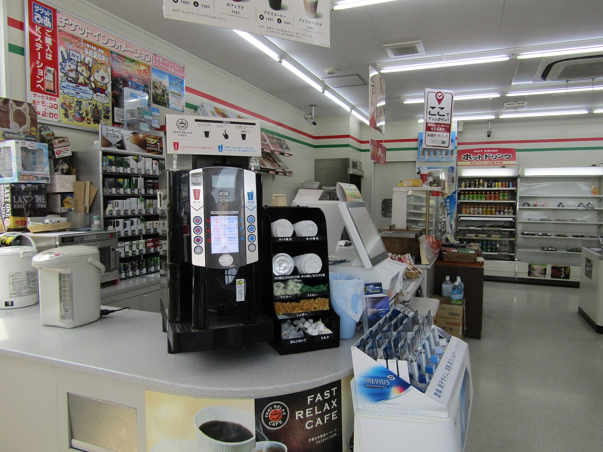 コンビニ　ファミリーマート北区浮間三丁目店（コンビニ）まで85m