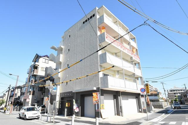 建物外観　エレベーター付きで重い荷物も楽々♪