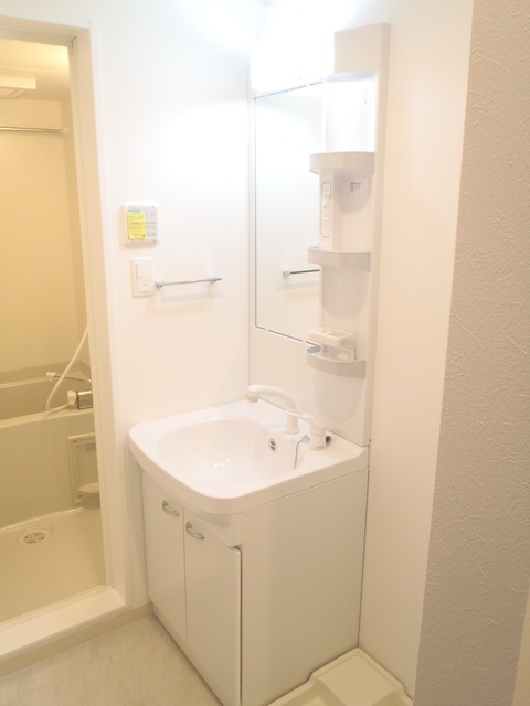 洗面設備　同タイプの別部屋です。
