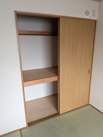 収納　お洋服もたくさんしまえます