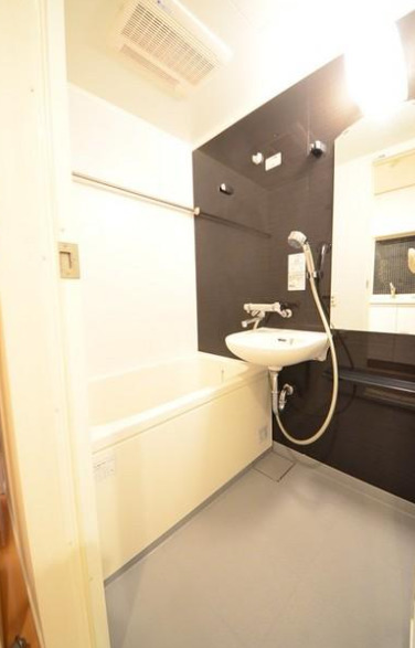 バス・シャワールーム　別部屋の画像を使用しております。