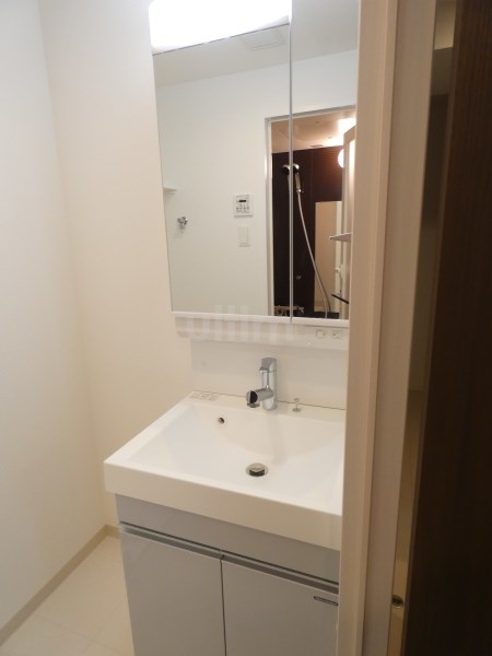 洗面設備　別タイプのお部屋です