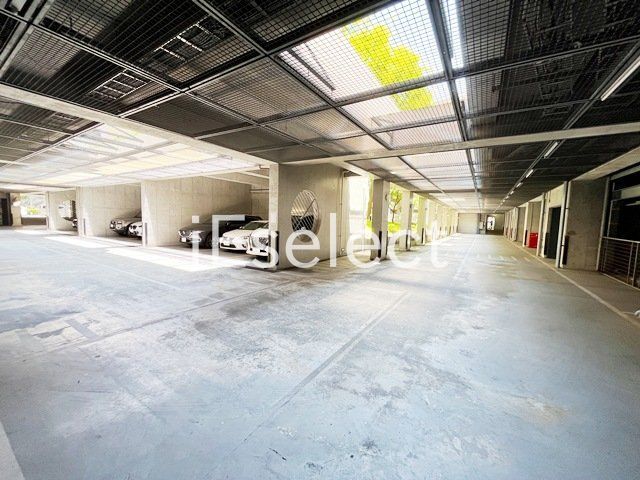 駐車場　敷地内駐車場もございます