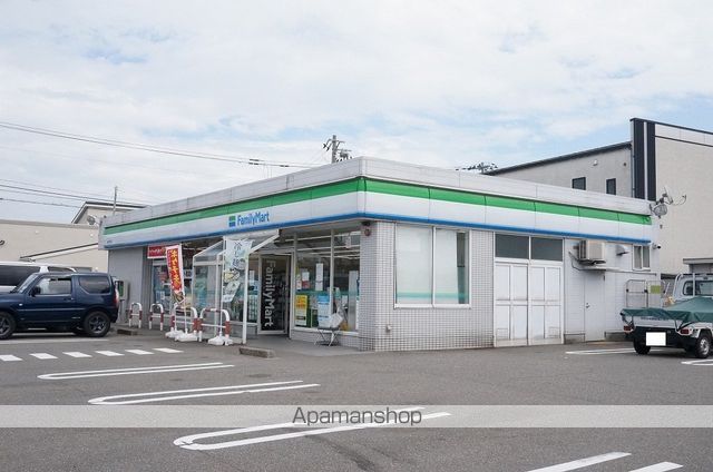 コンビニ　ファミリーマート（コンビニ）まで224m