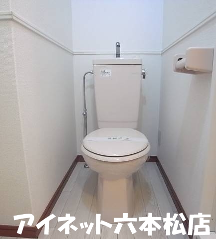 トイレ　清潔感のある空間です。