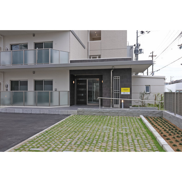 エントランス　ゆとりのあるエントランスです