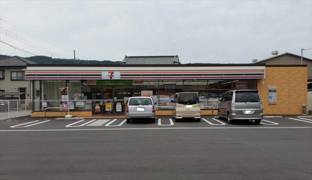 コンビニ　セブンイレブン（コンビニ）まで1103m