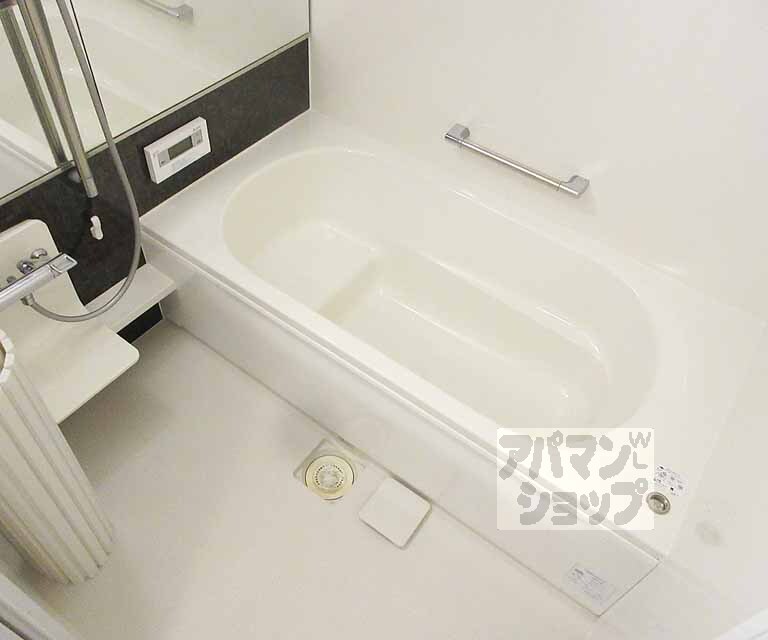 バス・シャワールーム　一坪タイプのお風呂です。
