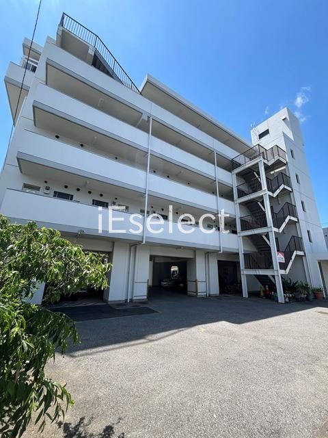 建物外観　閑静な住宅街に立地