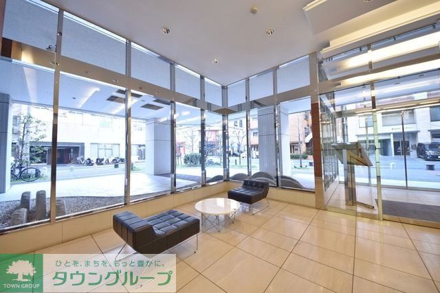 エントランス　２重オートロックのエントランス