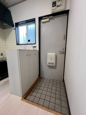 玄関　シューズボックス付で広々玄関を使えます