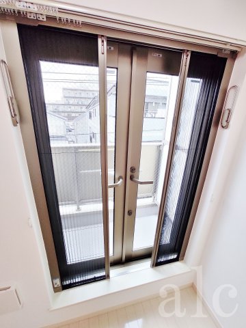 収納　室内干し設備がついています。※同建物別部屋写真
