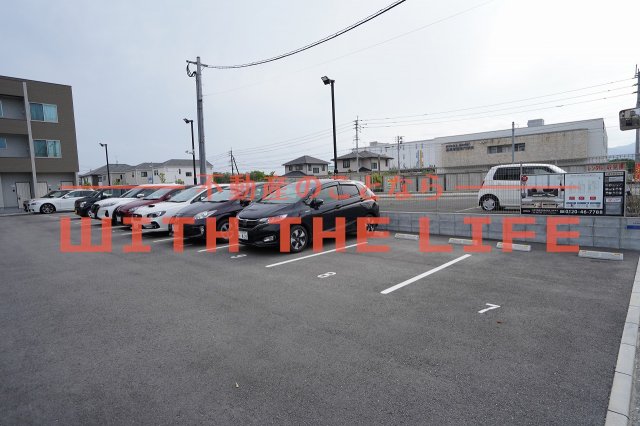 駐車場　駐車場があるので、車を買う予定の方も安心です