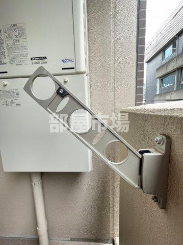 バルコニー　洗濯物干し