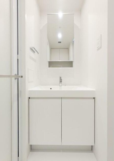 洗面設備　*同物件、別部屋の写真です