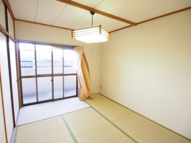 その他部屋・スペース　バルコニーに面した和室　※別部屋参考写真