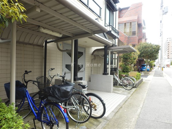 その他共有部分　屋根付き駐輪場完備