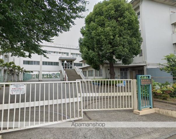 中学校　三鷹市立第五中学校（中学校）まで1076m