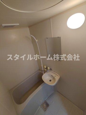 バス・シャワールーム　同建物内別部屋の写真です。