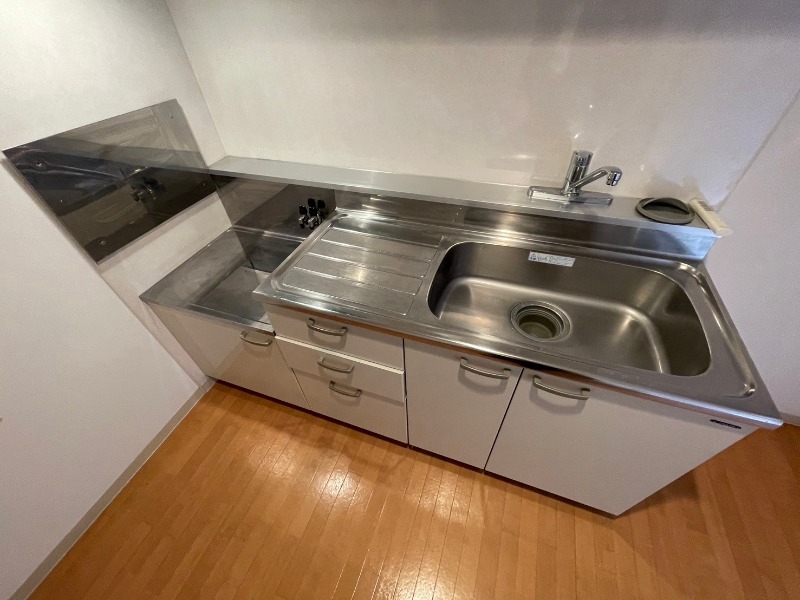 キッチン　こちらはキッチン。調理スペースもあり使いやすそうです。