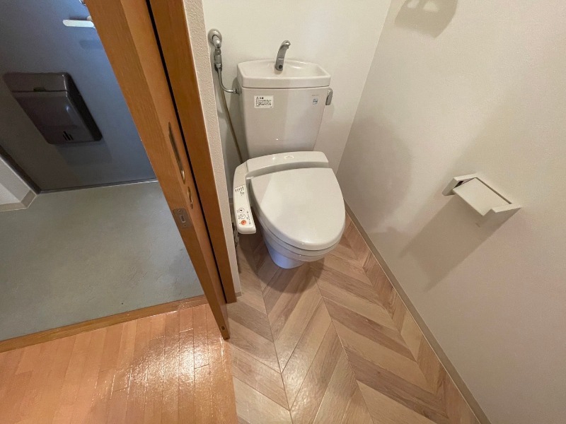 トイレ　こちらはトイレです。清潔感があり、安心して使用できます。
