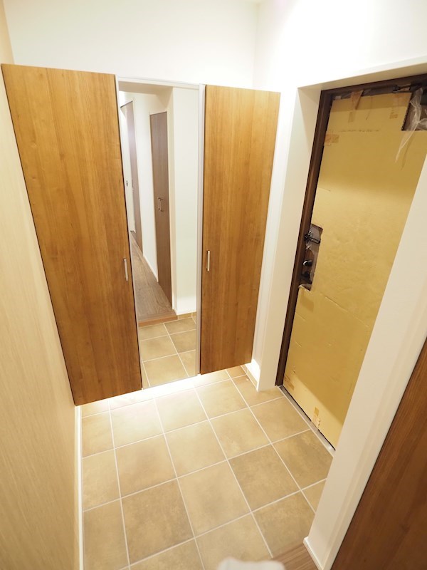 玄関　玄関広めで戸建て感覚です。