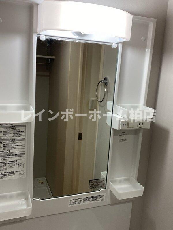 洗面設備　独立洗面台、朝の身支度には欠かせません