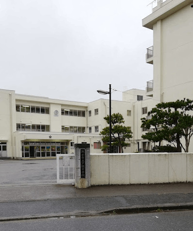 中学校　取手市立戸頭中学校（中学校）まで987m