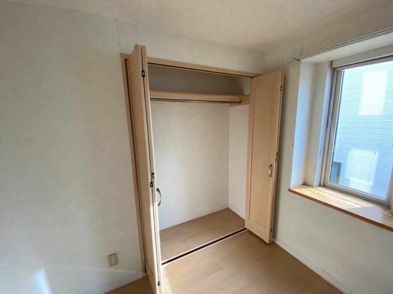 収納　寝室の収納です。部屋がすっきり片付きます。