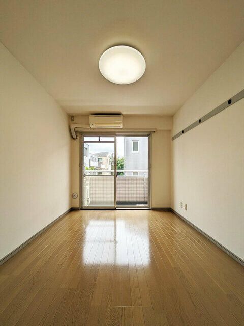 その他部屋・スペース　開放的な寝室です