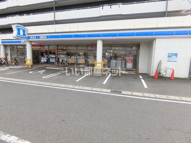 コンビニ　ローソン 近鉄江戸橋駅前店（コンビニ）まで461m