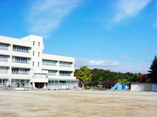 小学校　茨木市立豊川小学校（小学校）まで926m
