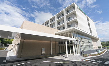 病院　医療法人友紘会　友紘会総合病院（病院）まで1351m