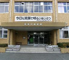中学校　揖保川中学校（中学校）まで518m