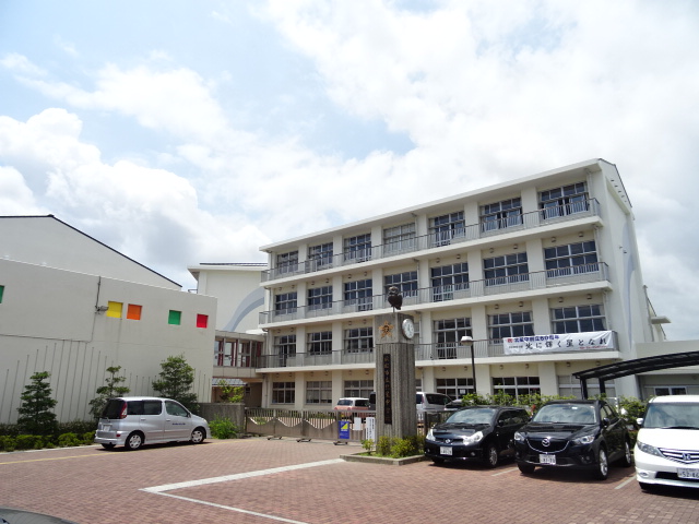 中学校　浜松市立北星中学校（中学校）まで707m