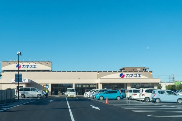 スーパー　カネスエ中鶉店（スーパー）まで978m