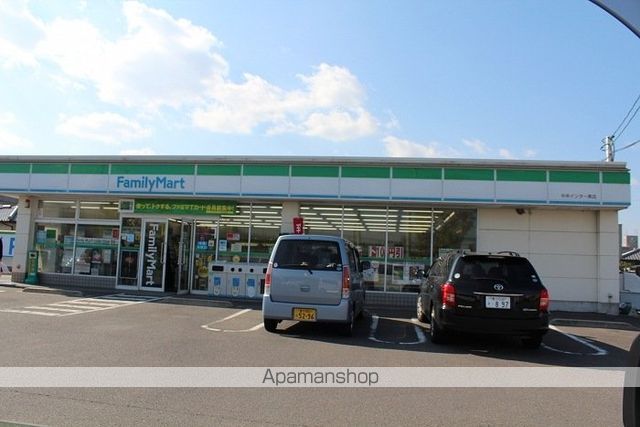 コンビニ　ファミリーマート中央インター南店（コンビニ）まで457m